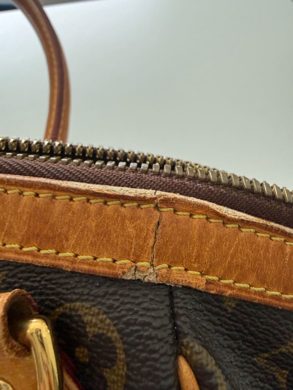 ✨ Louis Vuitton Tivoli PM Monogram Handbag ✨ - Picture 3 of 14